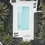 Amonita - Luxurious Space, Private Pool Villa