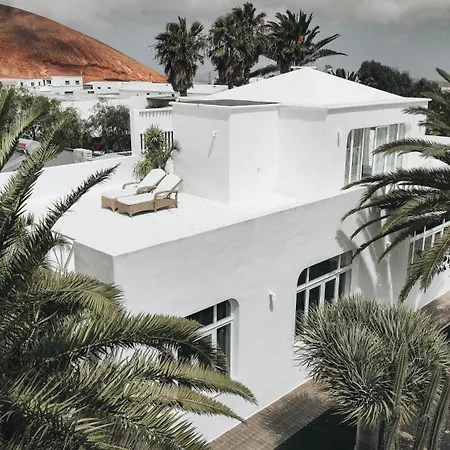 Amonita - Heated Pool, Luxurious Space